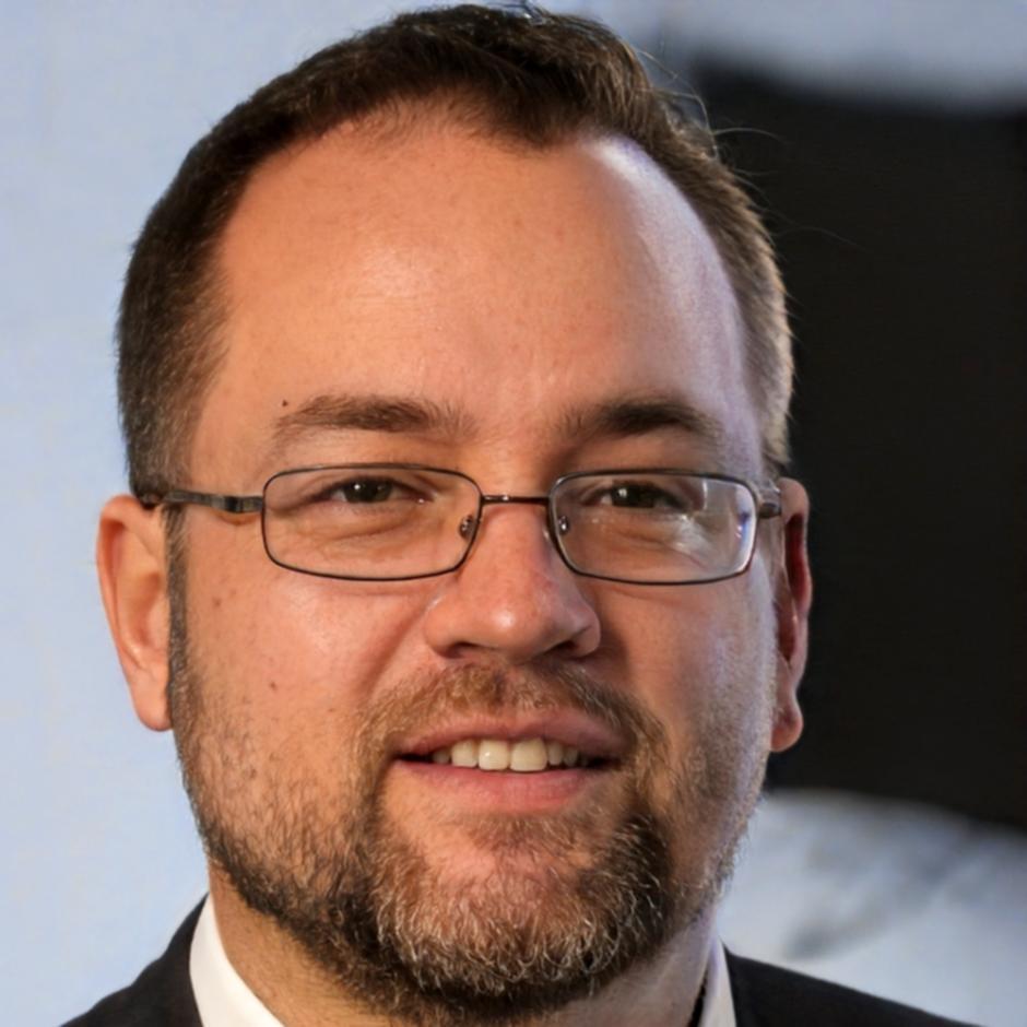 Retrato profesional de Roberto Mendizábal, Responsable de Investigación