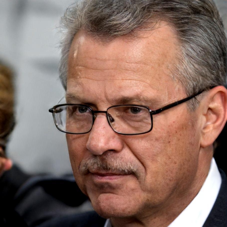 Retrato profesional de Miquel Ferrandis, analista financiero senior especializado en mercados europeos